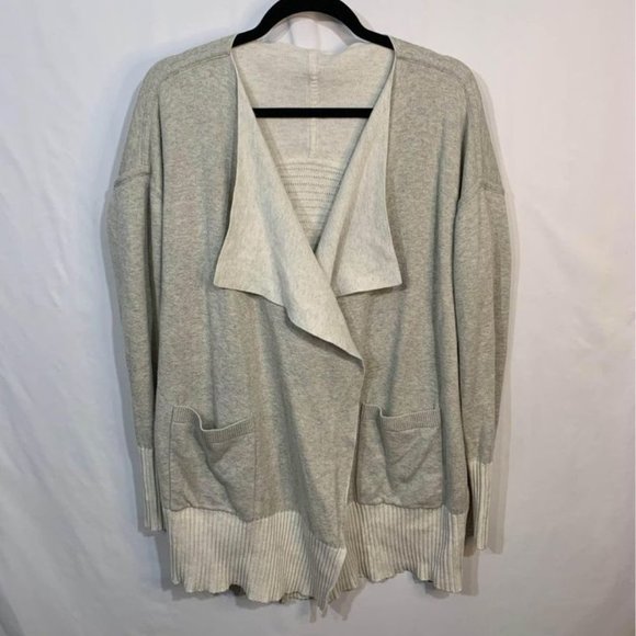 LULULEMON woman’s reversible gray/cream cardigan. One size. Fits … - Picture 8 of 10
